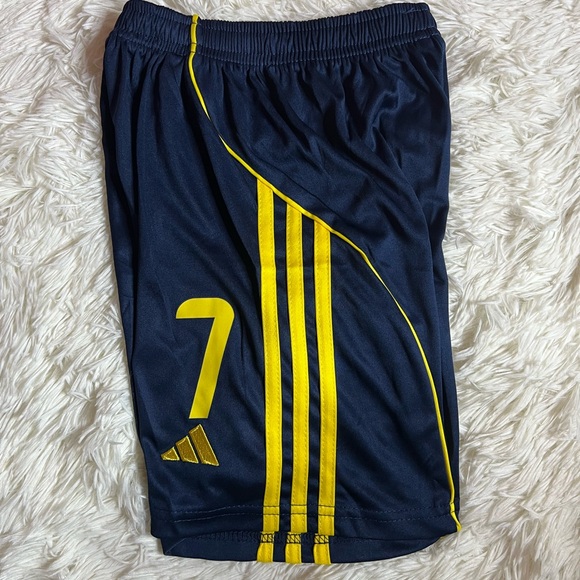 Kids/Youth Cristiano Ronaldo #7 Al Nassr Soccer Kit Size 26/Medium - Picture 9 of 10
